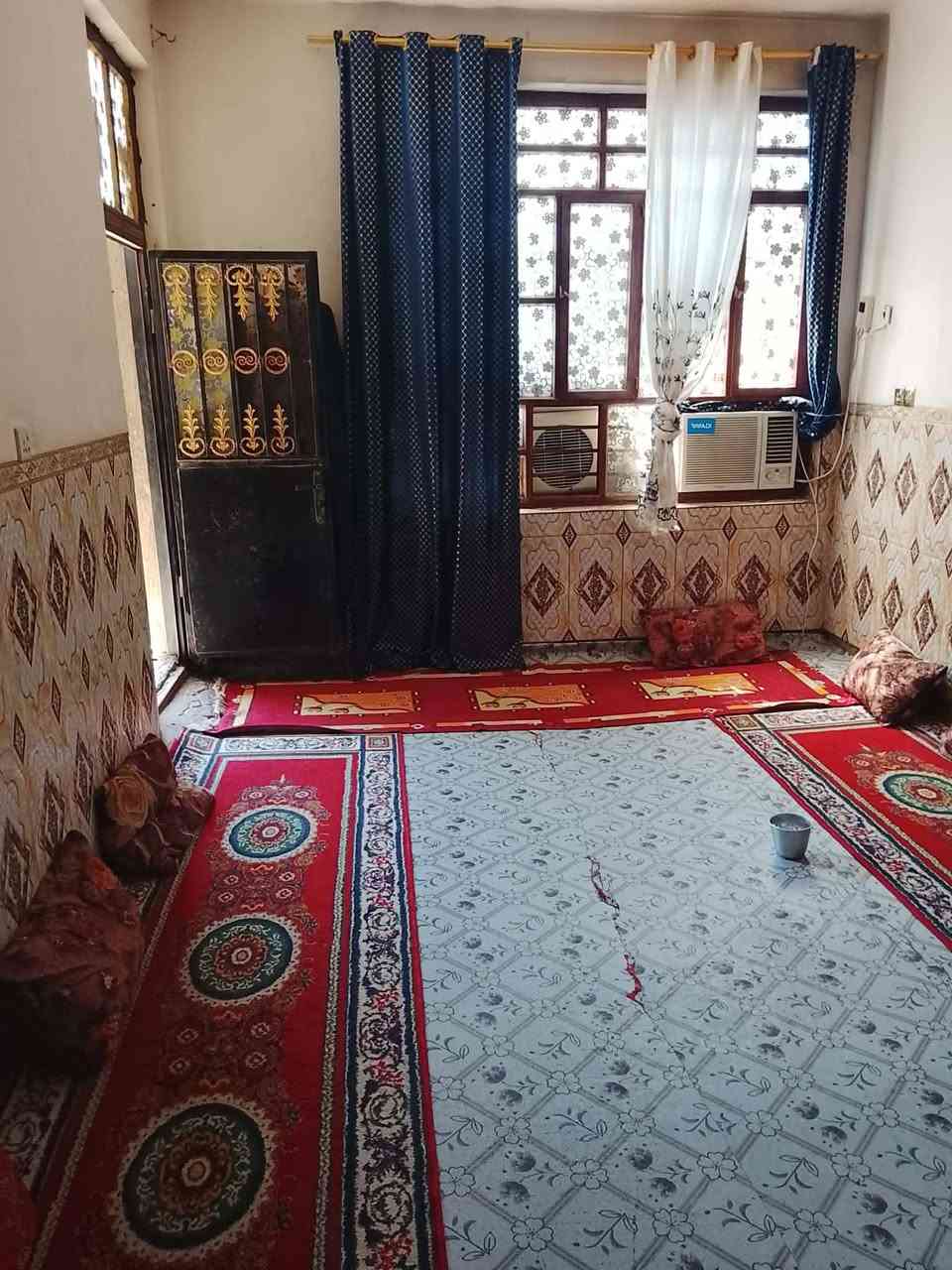 سلام عليكم بيت لبيع 150 متر صب مسلح بحي طارق شارع لمدارس بلاخيرر ركن عل لشارع  لاستفسارع عل لرقم اني مكلف بلنشر ***********
