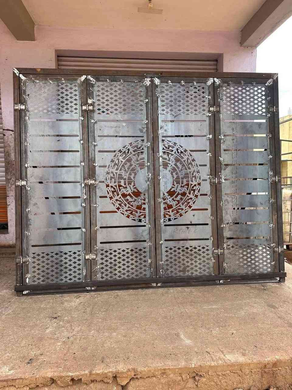 سلام عليكم حداد متنقل اباب شبابيك صقايف ايشي انه خادم اوي يد ربط كهرباء عمود هم ائسس البيوت مكاني نجف يم صيطره القايش يم مدرسه شمس الشموس اسكم جربايات مال نوم اسوي عادي  ***********
