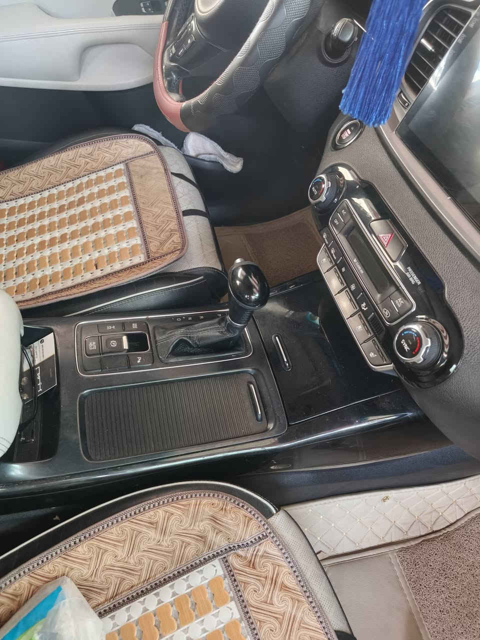 سورنتو مدير ١٥شكل ١٦ فول للاخير سياره جاهزه سنويه مجدده باسمي  السعر ١٧٥ بينه مجال المحرك ٤سندر بينه جوملغ الامامي فقط بدون أضرار بالبدن ***********

