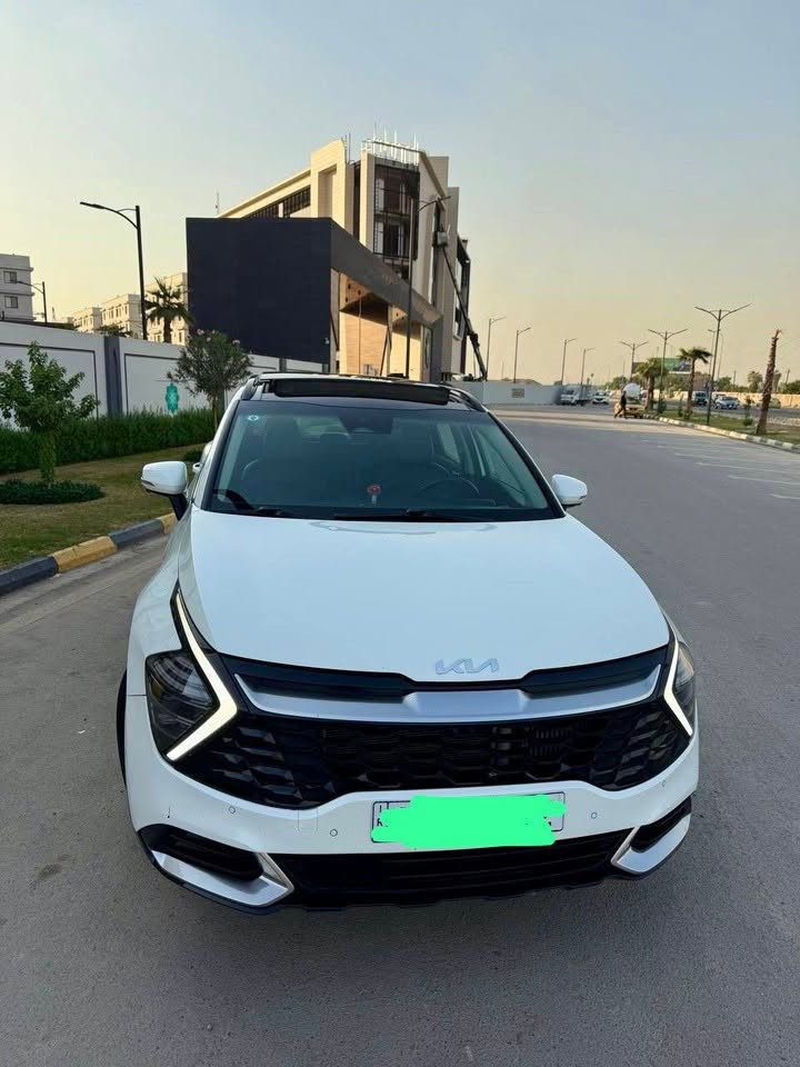 #سبورتج هايبرد- موديل 2023  
مواصفات فوك الفول برستيج 4x4 
٣ وضعيات قيادة ايكو و سمارت و سبورت 
و بيها بعد ٣ وضعيات اعتيادي و جبلي و ثلجي 
 محرك 1.6 لتر توربو هايبرد بقوه245 حصان ومحرك ثاني كهرباء ٦٦ كيلو واط  
ماشية 152 الف km
 ‏#حادث_ جاملغ و بنيد بدون ايرباك 
جميع الايرباكات سليمة 
 ‏#الفئة SX برستيج
كير ماوس اوتيماتك 8 سرعات
تشغيل ذكي ( بصمة ) ,تشغيل عن بعد
شاشة Apple CarPlay, android auto 
 4 كاميرات (360) درجة 
تحكم ستيرين كامل مع تدفئه 
 فتحة سقف ( بانوراما ) كاملة
 المقاعد الامامية تبريد + تدفئة 
المقاعد الخلفية تدفئه 
هاند بريك كهرباء
 شاشة كبيرة ( GPS )
 رادار امامي وجانبي وخلفي كل جوانب
حساس امامي و خلفي
 مقاعد خزن ميموري 
شاحن وايرليس
كراسي كهرباء 
صندوق كهرباء
 هاند بريك كهرباء 
 مانع انزلاق 
 اوتو هولد ( AUTO HOLD )
 مساعد نزول المنحدرات 
 سستم صوت هارمن كاردن
 ‏نظام قيادة ذاتي
 ‏كشنات جلد طبيعي 
 ‏منافذ USB +أواكس
 داخل انارة متغيرة عده الوان 
ترجيع وتقديم بالبصمه عن بعد 
و هواي مواصفات / اعلى فئة 

للتواصل واتساب 
***********
