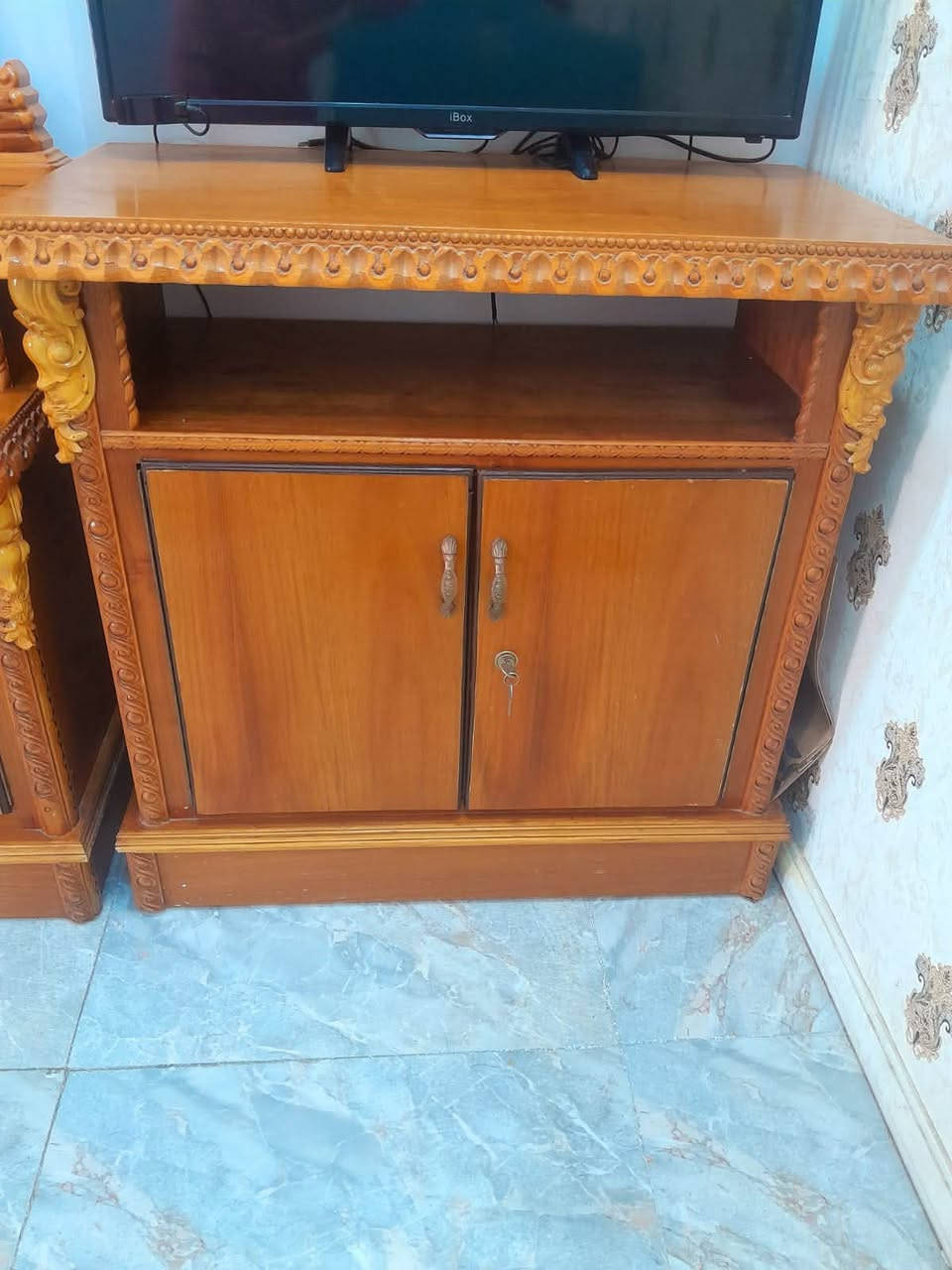 غرفة اخشاب عراقية صاج اصلي ٨قطع الكنتور ٦ ابواب مع ٦ملحق نظيفة كلش مابيها اي ضرر السعر  مليون ٨٠٠ الف عنوان بغداد الشعلة للتواصل خاص او رقم الهاتف ***********

نص مكتوب في الصور:
- iBox