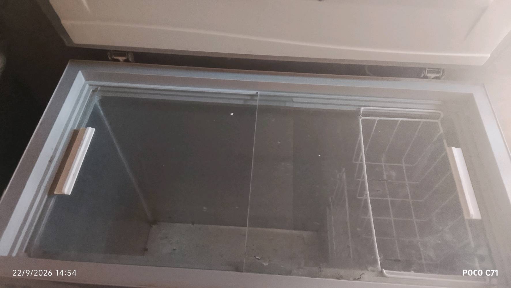 مجمده للبيع شخر ما بيه والدتي مشتريته وعايفتها كل شي ما بيها والله جديده سعرها سعرها 250 وبيها مجال