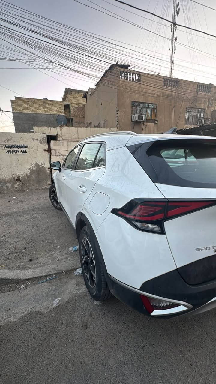 كيا سبورتج 2023 الحادث مثل ماوضح بصوره السياره نضيفه بعدها بحاله الشركة ماشيه 25الف مواصفتها ستندر السياره سويج وشاشه عمل السياره خليجيه السعر 195وبيها مجال بسيط
العنوان الشعب 
للتوصل والستفسار ***********
