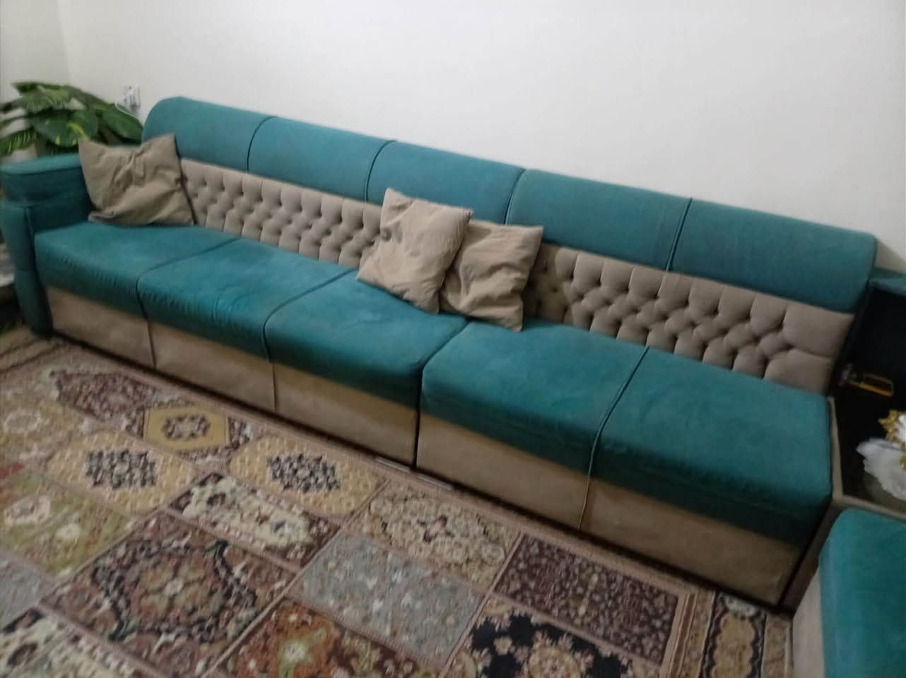 غرفتين نوم • ديوان ١٠ مقاعد • نظيف جداً