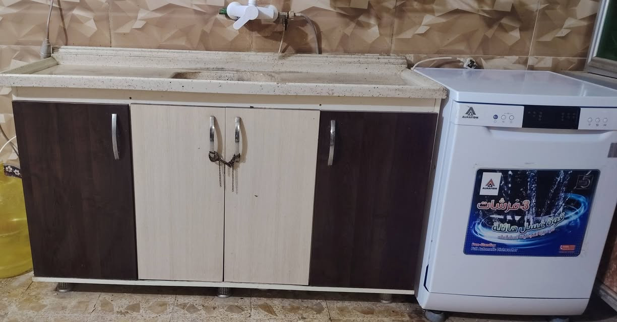 غراض مستخدمة نظيفه جداً للبيع. غير متواجد عالفيس
اتصل : ***********
