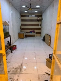 مقابل مستشفى الجامعة • ٢١م² • سبلت ١ طن