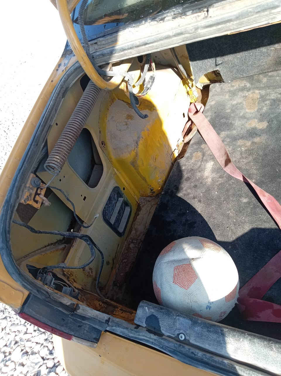 السلام عليكم سمند ٢٠١١ للبيع فقط سياره شوف العين حداديه جديده مكينه بيها دخان وكيرها بيه بوربرين عينه رقم بابل سنويه لل٢٩ انجليزي وخط وبحث مصفره هيئه وغرامات السعر ١٧ وبيها مجال مكاني الديوانيه الحمزه الشرقي ***********

