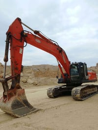 ‏سلام عليكم الحفارة للبيع حجم 350 موديل 2008 /07747753946