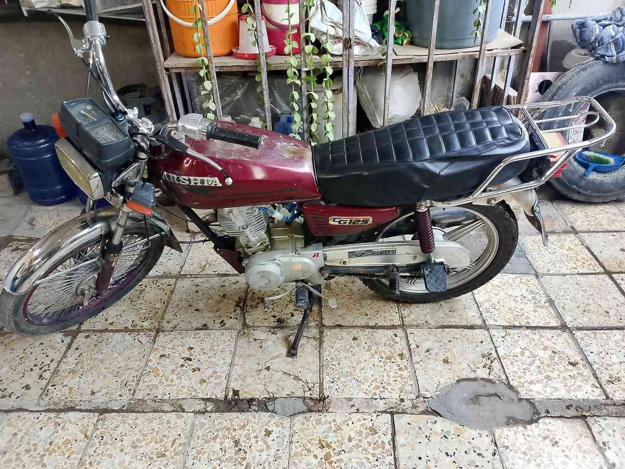 ايرانيه 4كير اسمها ارشا
سعر 250. قفل بغداد البياع 
***********
