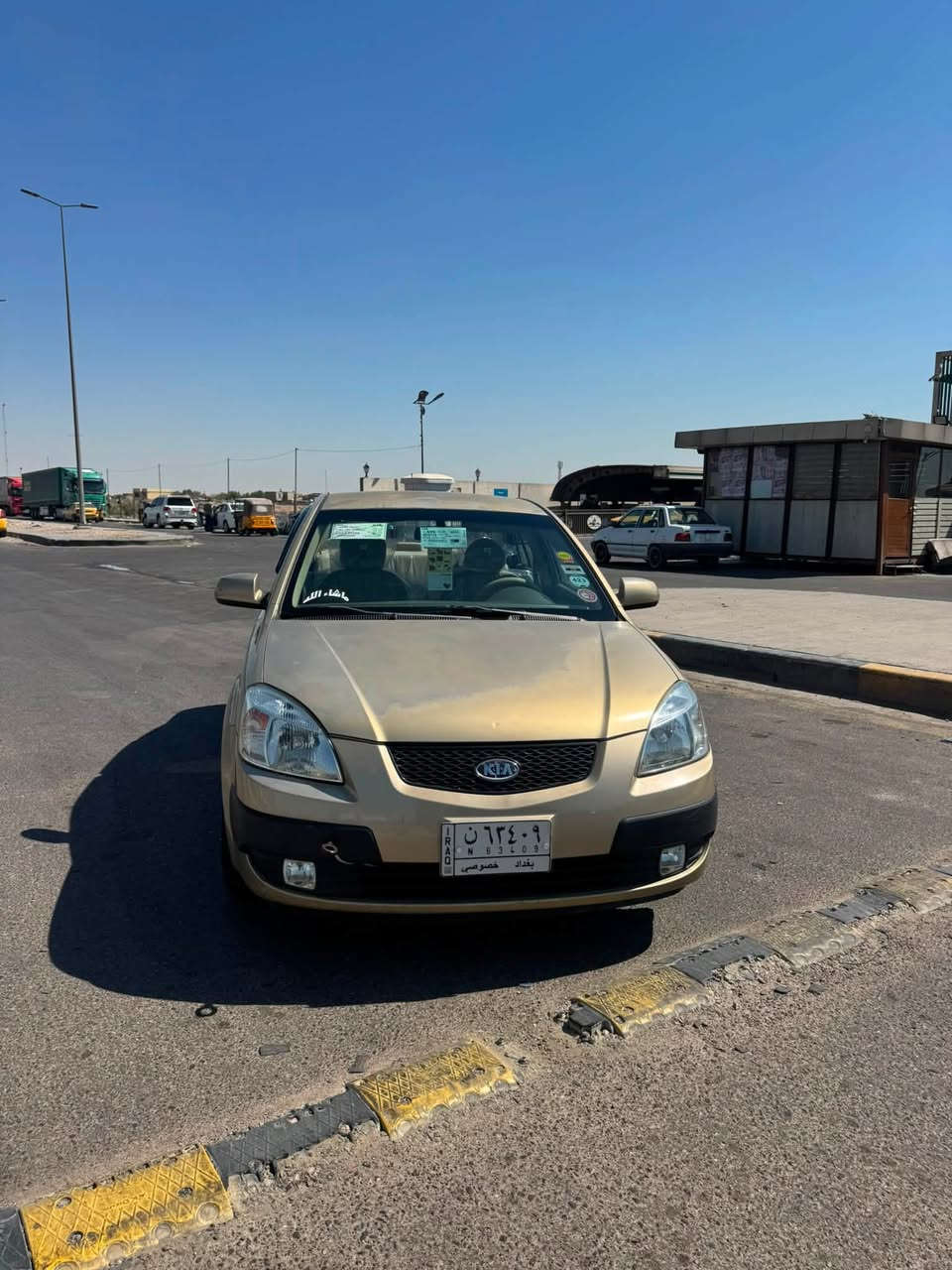 السلام عليكم كيا ريو ٢٠٠٩ خليجي سياره كفاله عامه من الضبغ والحادث بيها بارد فقط على وضع الشركه ماشيه ١٦٠ مكينة كير تبريد تخم تاير حدادية امامي خلفي كله جديد جاهزة مابيها نقص 
السعر ٧٨ وبيها مجال قليل مكاني بغداد 
***********

