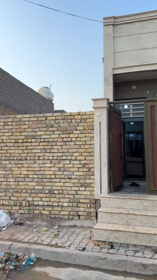 بيت للبيع الموقع حي طارق القديم مقابيل السنتر المساحه 72 متر طابق واحد بناء حديث جاهز من كلشي الشراي يتصل على هذا الرقم *********** والسعر اول تعليق في الفيديو مثبت#عقارات_بغداد #عقارت #بيوت #متابعه_ولايك_واكسبلور_احبكم 
