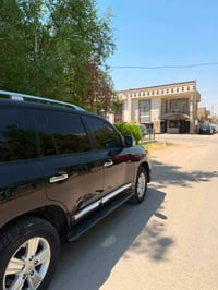 لاندكروزر • ٢٠١٥ • ماشيه ١٦٠٠٠٠