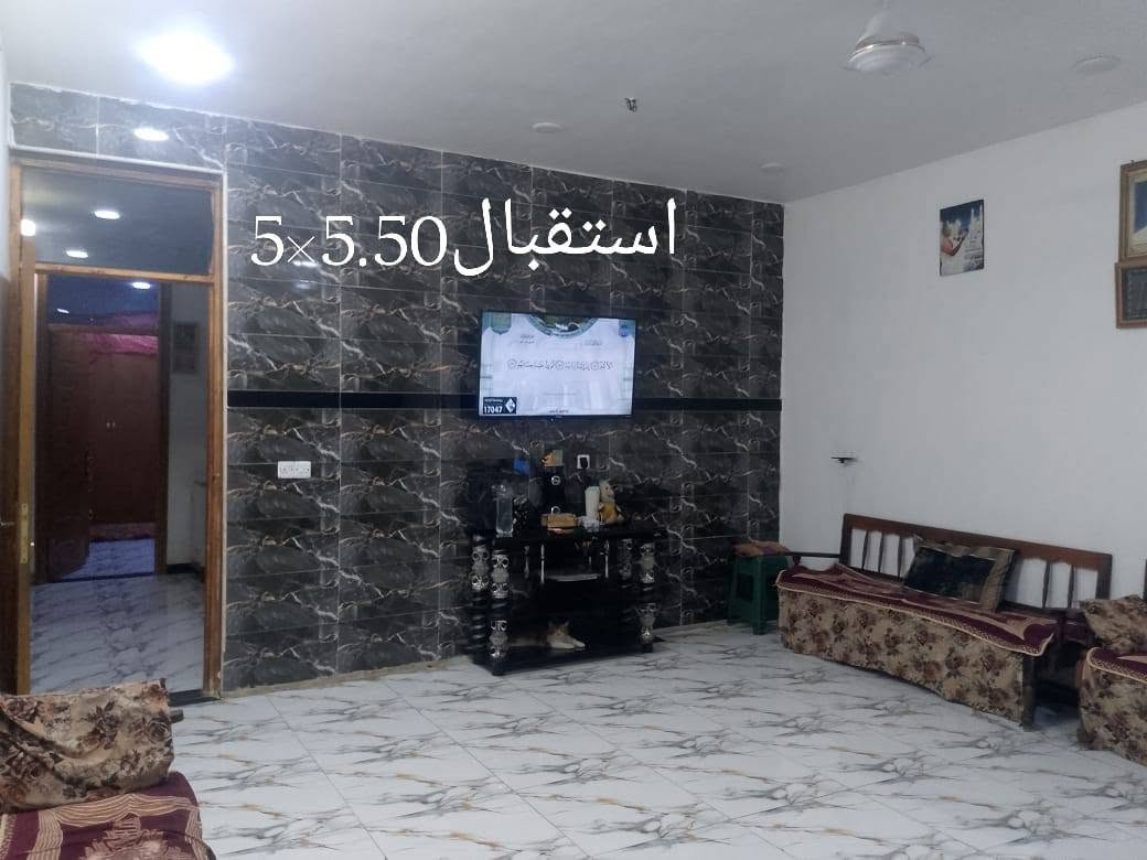 سلام عليكم بيت للبيع قرب مدرسه المسار مساحته 180متر
زراعي سند 25 مع محل بالبيت مع استقبال مطبخ صاله وغرفتين سطح شتايكر بناء بلوك وبيتونه وستاره طابوك 
مطبخ والحمام سيراميك ارضيه سيراميك ومنورين 
السعر 70وبي مجال للاستفسار ***********موجود واتساب هم
