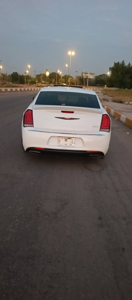 السلام عليكم اوباما موديل 18 وارد امريكي فول مواصفات اس السياره بيها صبغ بالصفاح بدون دواخل رقم بغداد ماشي 100 ماكينه 3600 حلوه السياره جاهزه السعر 185 مكان السياره بابل غير متواجده على الفيس رقم الهاتف ***********
