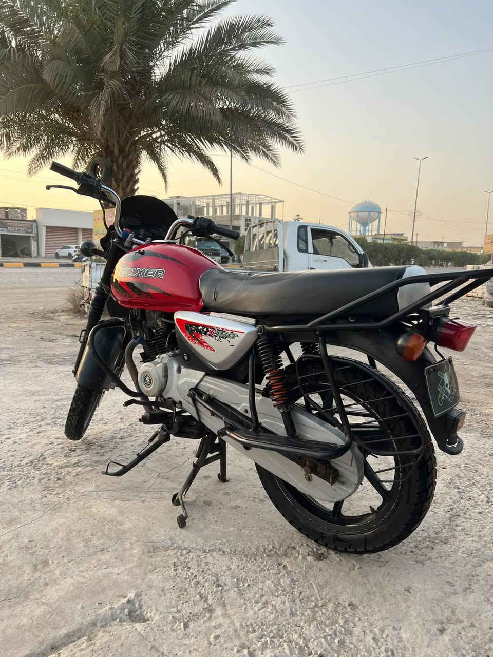 السلام عليكم دراجه بوكسر21 للبيع اوراق اصولي  مكفوله كفاله عامه دراجه ما بيها اي نقص السعر 900وبيها مجال للشراي مكاني بابل الحمزة الغربي ***********
