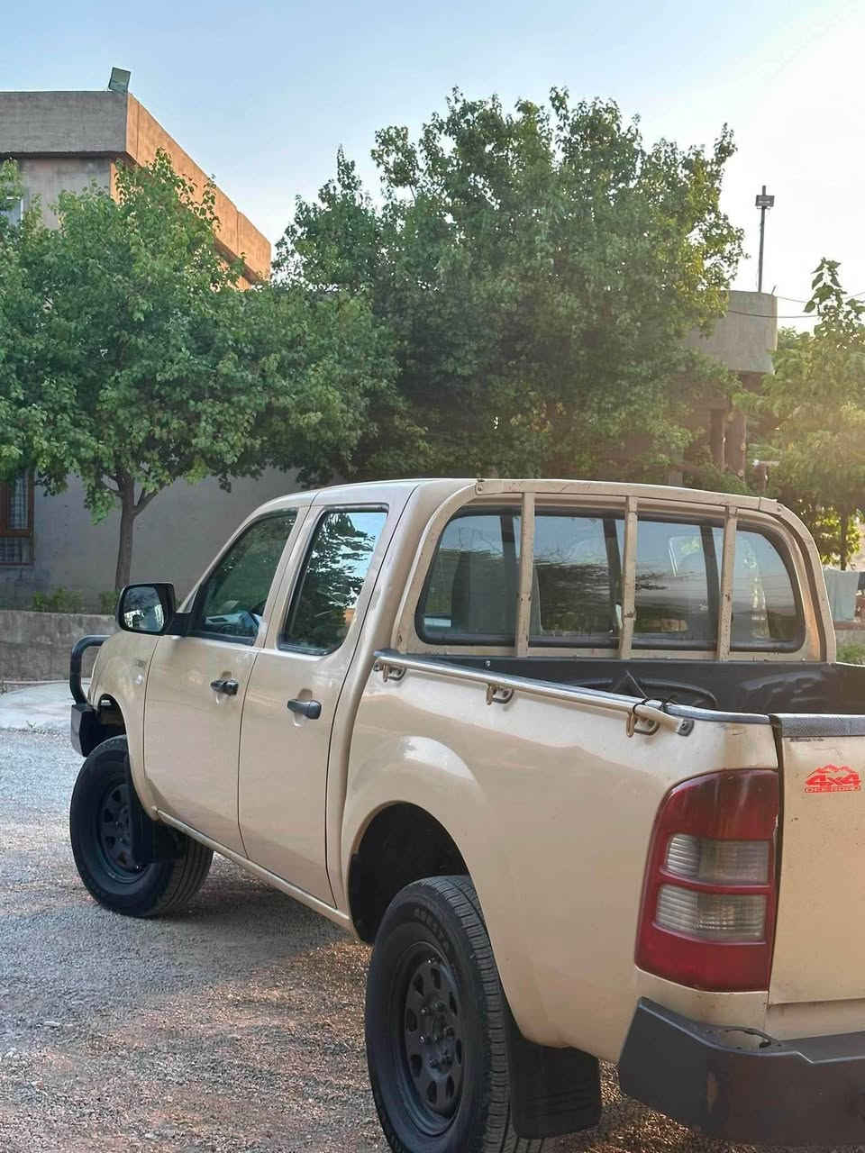فۆرت ڕەنجەر 2009 یەک پارچەی بۆیاغە بەبی ناوگرتن مەکینە بیلادی گازە تەبریت لەسەر سویچ *********** رانية, السليمانية
