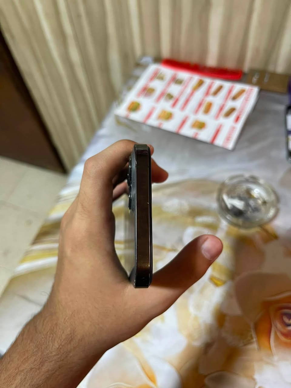سلام عليكم ايفون ١٢ برو ماكس ذاكرة 256 الجهاز بي فطور بل ضهر والشاشة مبدله ويحتاجلها تبديل بس تشتغل طبيعي بطاريته ٧٧ والكامرة 2.5 تشتغل و الأمامية تشتغل الجهاز بس شاشة مبدل ٢٧٠ وبي مجال *********** العنوان بغداد الكرادة
