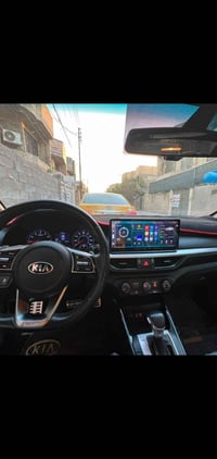 عندي شاشه حجم 12 ونص للبيع 07732721208
