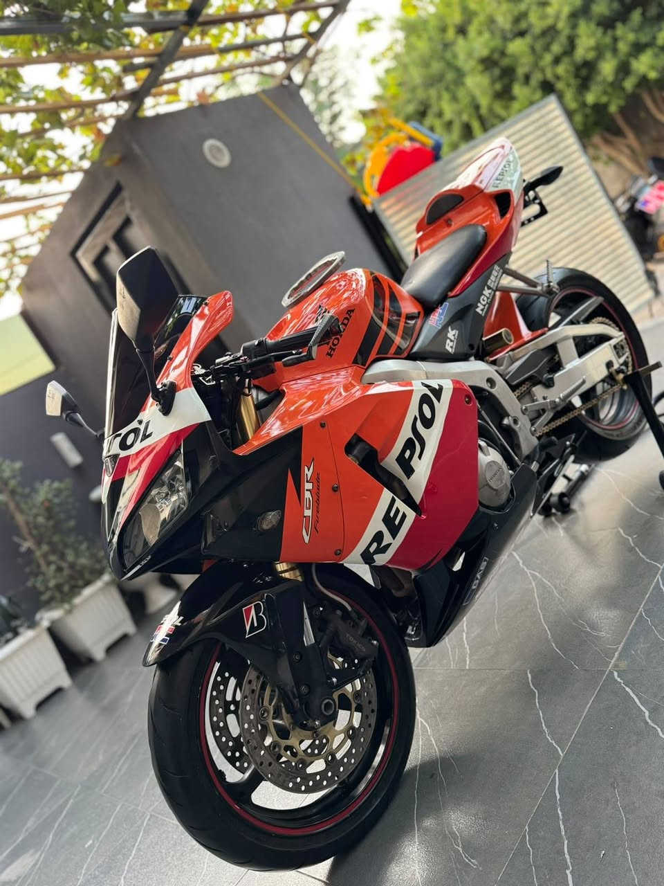 سلام و عليكم
للبيع -Cbr 600 Rr✅
موديل 2006
كفاله عامه 
ماشيه 65 الف
عليهه ادامه كامله والنضافه شوفه عينك ميحتاج اسولف بيهه 
كلشي بيهه ع بلاد 
مكان الدراجه سليمانيه 
سعرهه 34 وبيهه مجال للطيبين❤️
(***********)
