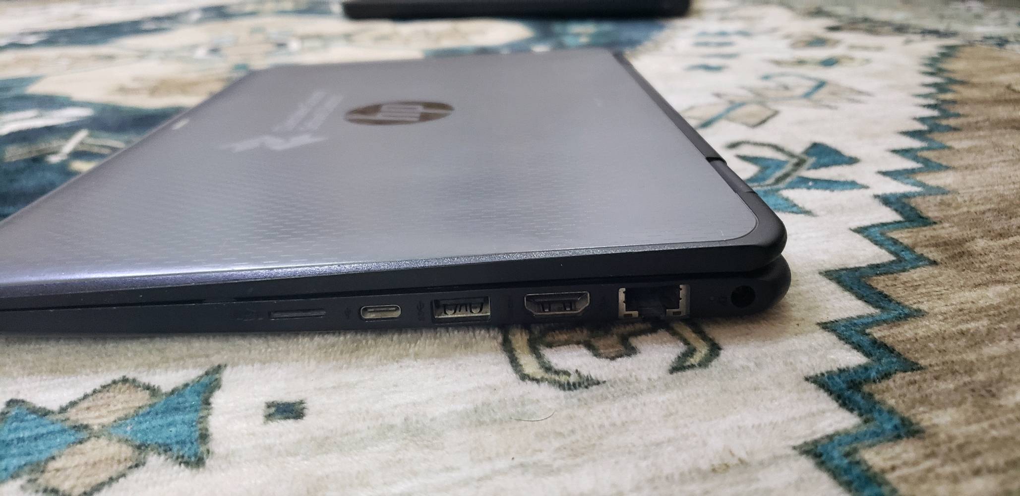 💻 لابتوب للبيع

• الجهاز مستخدم بس حالته زينة ونظيف
• المعالج: Intel Pentium N4200
• الرام: 4GB DDR3
• التخزين: 128GB
• كارت الشاشة: Intel HD Graphics 505
• Wi-Fi: Intel Dual Band AC 7265
• الشاحن موجود
• البطارية ما موجودة
• جميع منافذ USB والسماعات ومنفذ الشحن شغالة
• الجهاز مجرب وكلشي بي شغال

💰 السعر: 60,000 دينار