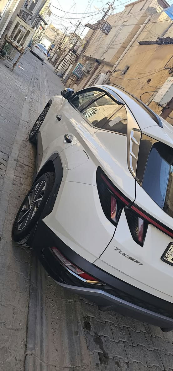 توسان 22 رقم اربيل
بيع او مراوس بسياره عاليه يفضل هايبرد
ماشيه 69 الف 
محرك 2000 خليجي
موصفات توسان معروفه 
حساسات أماميه خلفيه 
تبريد قطعتين 
شاشه كبيره 
تحكم ستيرن 
هند بريك دكمه 
كشنات جلد 
بيه دعجه فوق جاملخ بصندوق كما موضح بصور 
مع سونر 
تبديل الفرم ممه 
مكان سياره بغداد باسمي 
الاتصال ***********
سعر 173 ورقه بيه مجال
