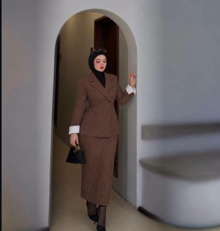 طقم أنيق • خامة كريب • مقاس ٣٨-٤٨