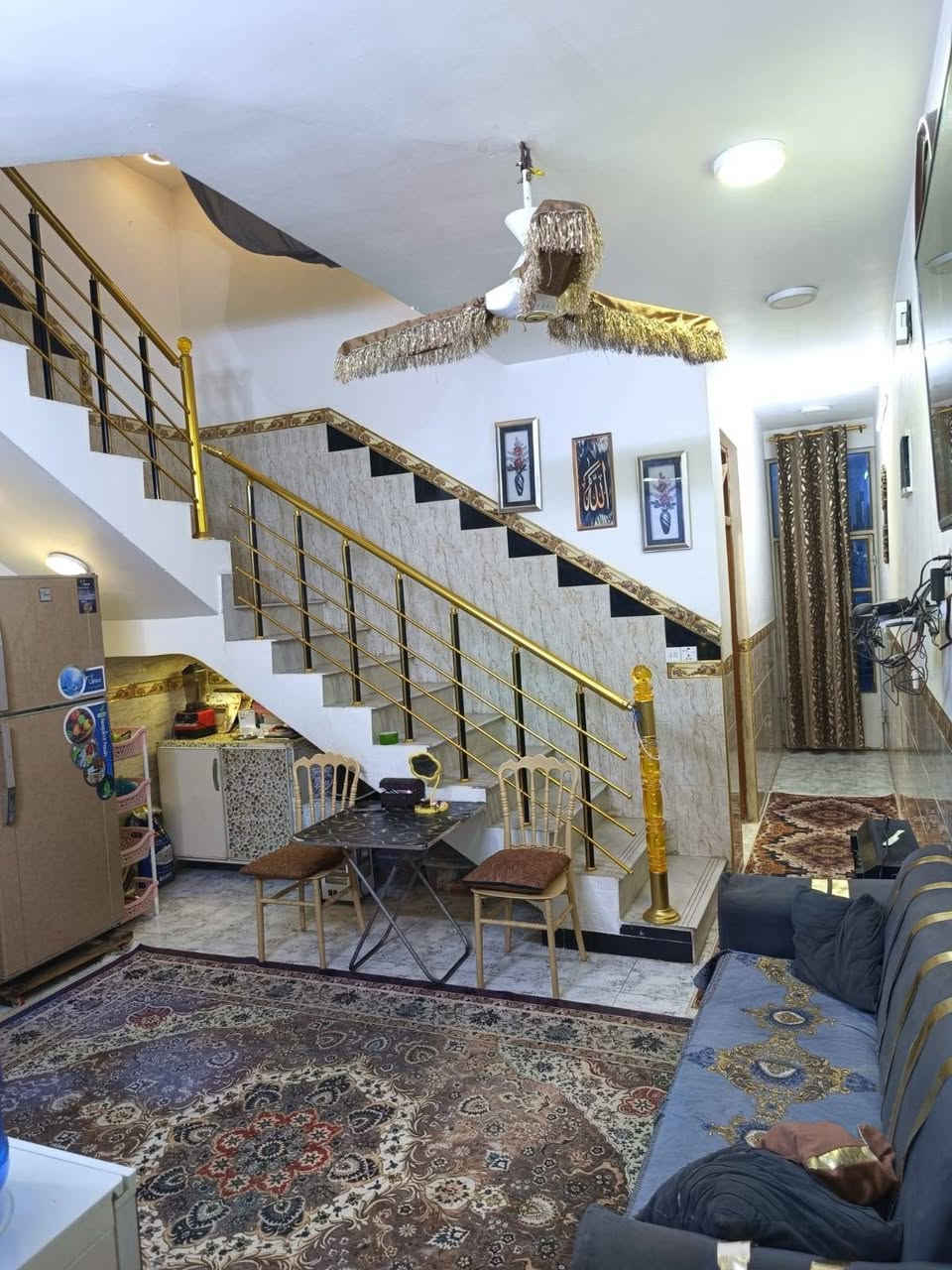 سلام عليكم بيت للبيع مساحه 100 م واجه 5 نزال 20 الموقع بدايه المربع الثاني مقابل ماركت الشام  بناء حديث درجة اولى   يحتوي على استقبال مدخلين  + منور ومطبخ ترك جانبي. وحمام   وغرفه نوم
الطابق الثاني 2 غرفه نوم وحمام. + بيتونه وسطحين 
للاستفسار اكثر   *********** واتساب
سلام عليكم بيت للبيع مساحه 100 م واجه 5 نزال 20 الموقع بدايه المربع الثاني مقابل ماركت الشام  بناء حديث درجة اولى   يحتوي على استقبال مدخلين  + منور ومطبخ ترك جانبي. وحمام   وغرفه نوم
