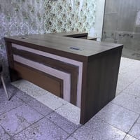 ميز مكتبي مع الملاحق وكرسين بحاله جيدة للبيع الدوره كفاءات الصحة السعر...
