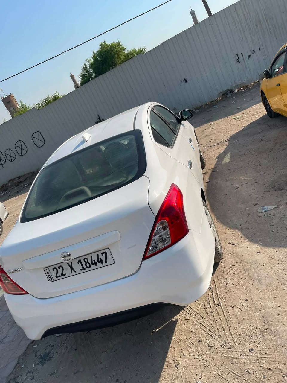 سلام عليكم نيسان سني هندي موديل 24 سياره مكينه كير تبريد فول بيها قطعه وحده جاملغ الخلفي من جهت السايق وبيها طخطخات بل باب ممبينه سياره ماشيه 50 
السعر 110 وبيها مجال حك الجيه 
مكانها بغداد الاعظميه 
سياره باسمي تحويل ثاني يوم 
لأستفسار ***********
