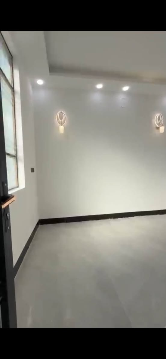 بيت للبيع طابقين مساحة ٥٠ م كربلاء كنطرة السلام شارع المدرسي بناء حديث مع الاثاث للاستفسار المراسلة على الخاص او الاتصال 
***********
