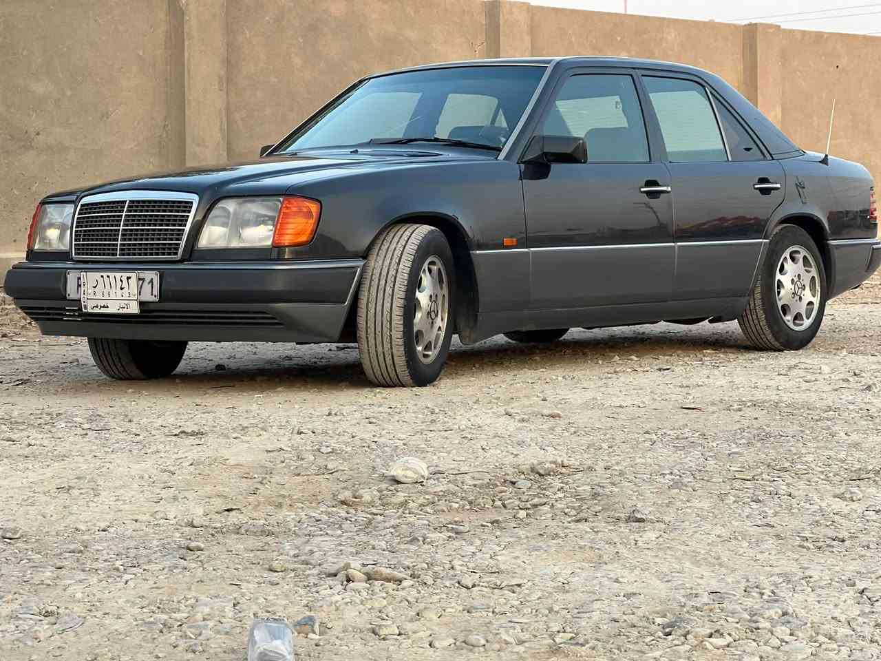 مارسدس e280
قواعد بلادية ماملعوب بيها 
كلشي شغال 
مكينه وكير خير من الله 
ترايك لاربيل
راعيها بكربله يريد تحويل 
مكينه مال ملكة 3000
تشك الكاع شك 
دواخل بلادية نضافة 85%
السعر 68
مكاني الكوت 
***********

نص مكتوب في الصور:
- MERCEDES-BENZ W124 Classic Never Dies
