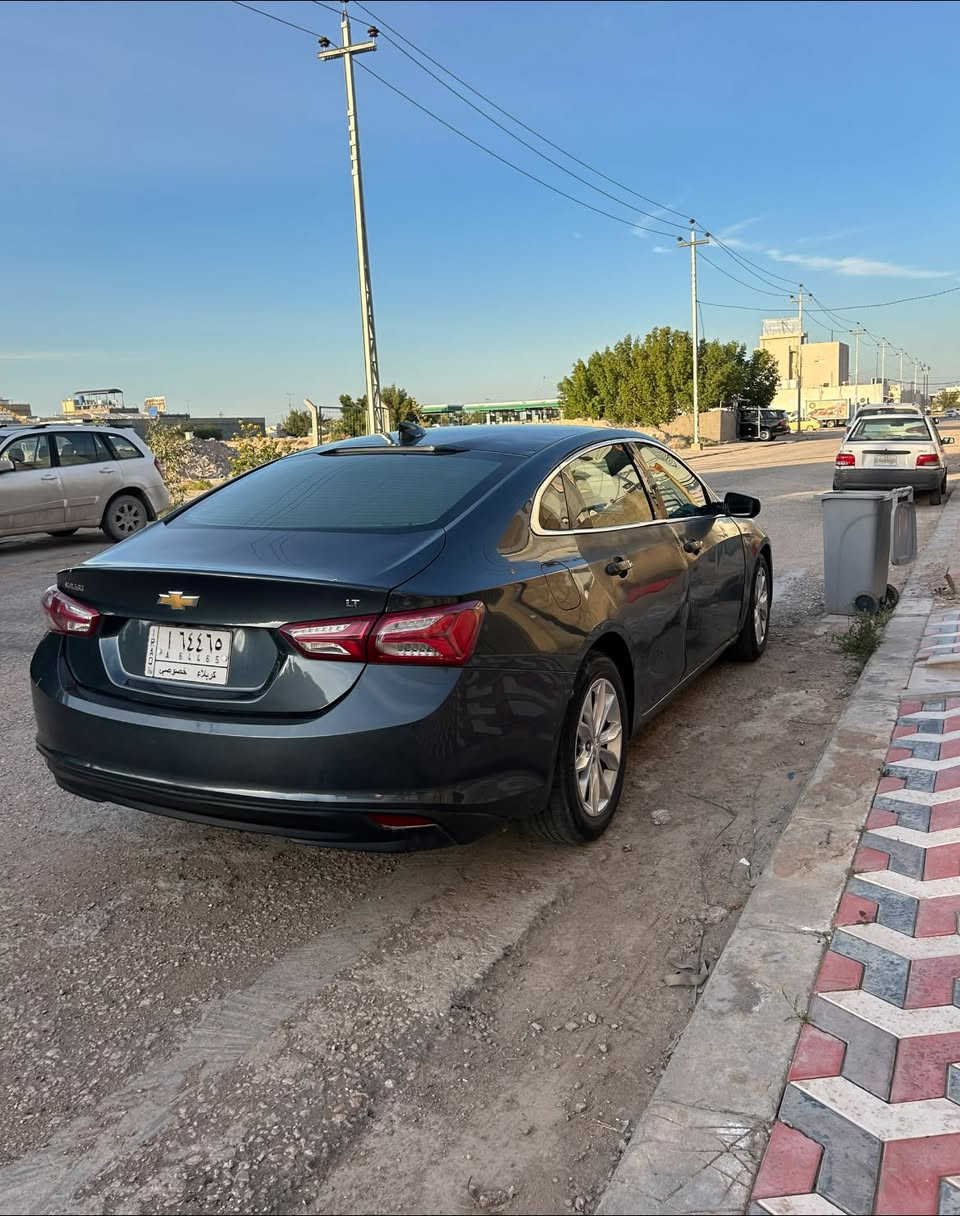 ماليبو 2020 بجم كبس خلفي كبس
بيه قطعتين و نص صبغ
كير مكينة تبريد كفالة
سعر 85 ورقة 
مكاني نجف 
***********
