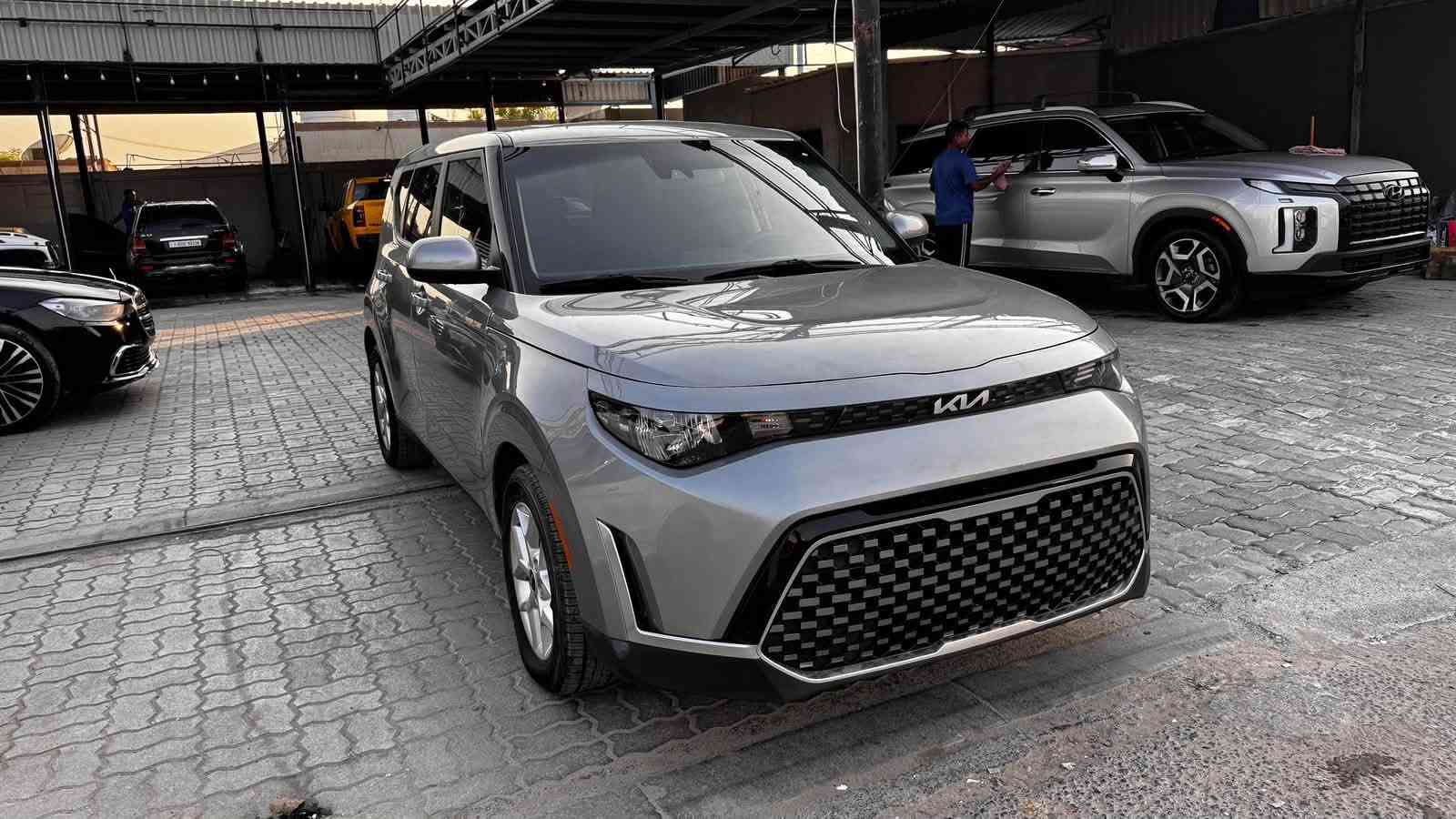 الجديد والنضيف 2024 صول LX نص فول
السلام عليكم للبيع صول 2024 وارد امريكي حادث جاملغ تبديل 

موضح بصوره سياره لا شواصي ولا لغد كلش جديده ولا بجم

سبوع وتدخل بغداد بسم لمشتري 

سعر 125 وبيه مجال واصل بغداد مع الكمرك لباب بيتك

الاتصال *********** حسين 

عنوان بغداد الزعفرانيه
