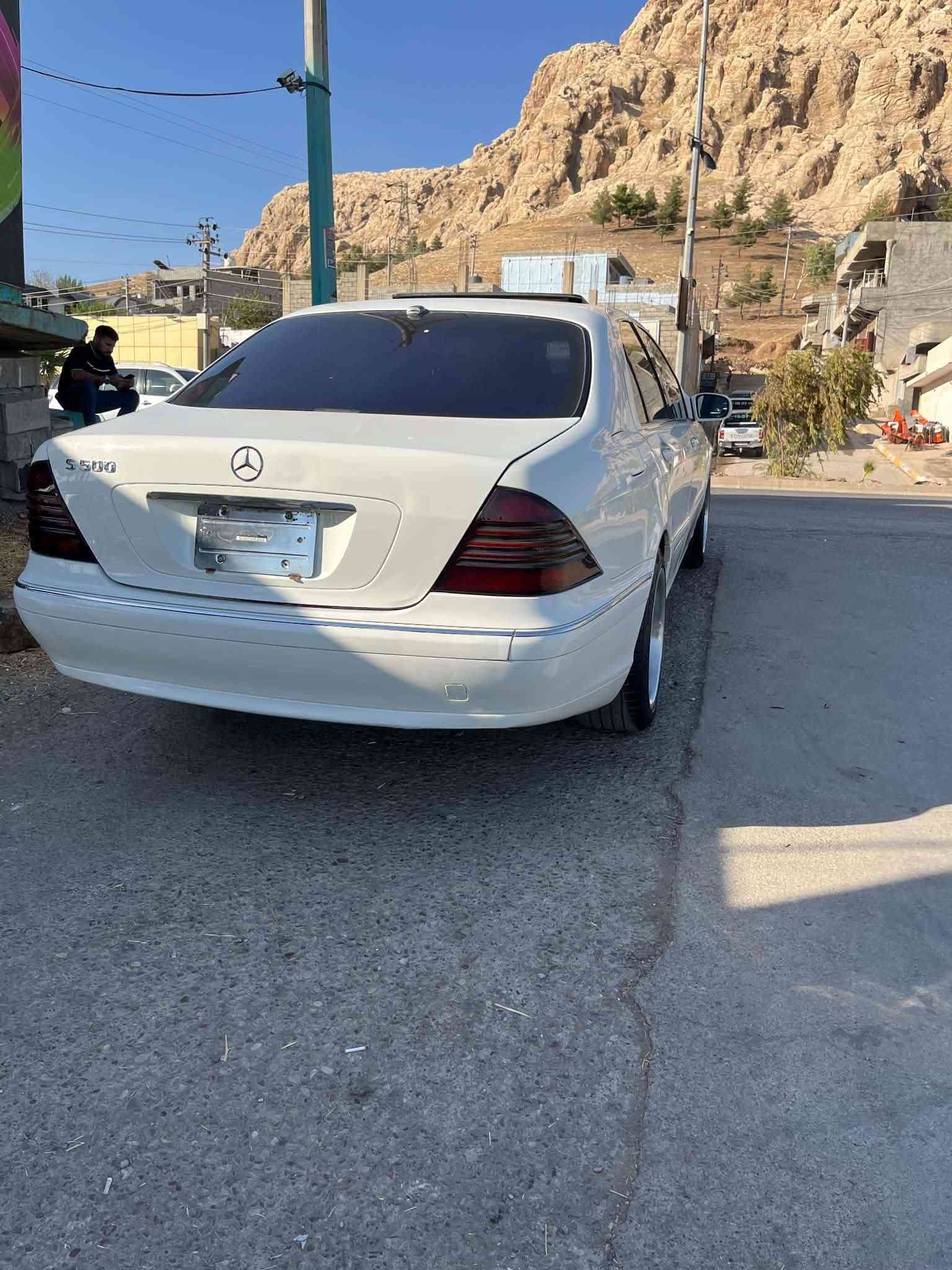 مارسیدز بینز  مۆدێل 2005 AMG s500بیلاد هەشت بستۆن تاقانەی جوانی بێبۆیاخ فول فول مواسەفات 
سڵاهید
کوشن جڵد

کوشن کارەبا
کوشن هیتەر
کوژن غەزن
کوشن کارەبا 
کوشن ساردوگارم 
ئاوێنەکارەبا
ئاوێنە ئیشارەت
ئاوێنەکانی ئەخەوێت
پەردە 
گێڕ عادیو تۆماتیک 
دوگمەی ئێسو دژەخڵیسک فول مواسەفات
سەیارەکەی زۆر زۆرر جوانو جاهیزە 
هەموگیانی لەسەر دەقی شەریکەماوەتەوە بۆنی شەریکەی تیایە 
چونر تایەو ویلی لۆکی لەژێرە 
گێڕو مەکینەوکارە باهیو تەقەو ڕەقەو تەبریدو هەموگیانی بەشەرت چرکەی تیانیە شوێن سەید سادق
سعری 70تاو مەعامەلەیەکی برایانە ***********
