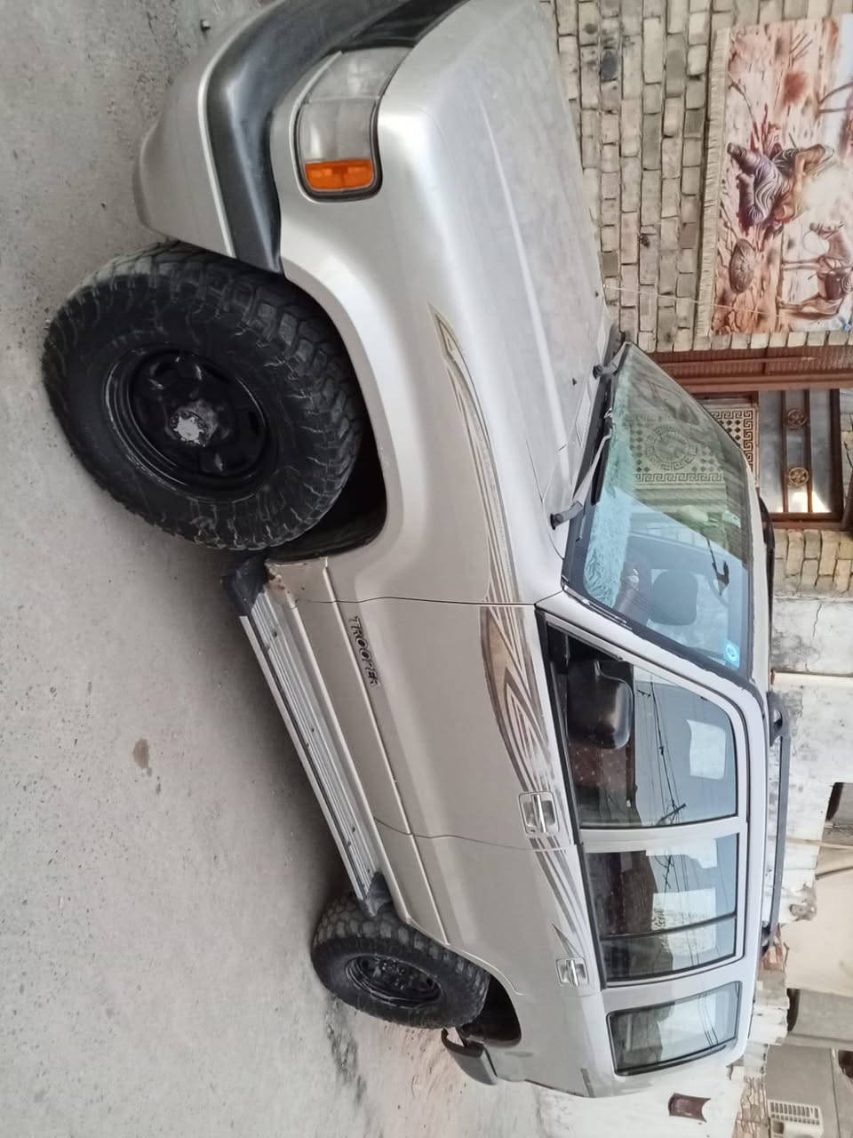 السلام عليكم اخوان من رخصة الادمن عندي هاي السياره ازوزه موديل ١٩٩٤ رقم نجف دولي بسمي تحويل ثاني يوم محرك وكير بطه شرط حداديه تخم تاير كهربائيات كله شغاله السياره مال جناي العنوان بغداد مدينة الصدر السعر ٦٠ وبيه مجال للستفسار الإتصال على الرقم***********
