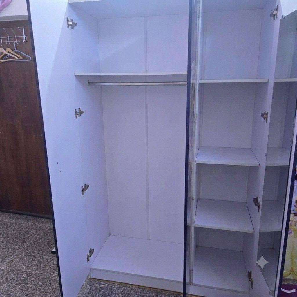 السلام عليكم
🔴غرفة تركيا شبابيه نظيفه للبيع سريرين و وكنتور 3 ابواب 
و مكتبه وكرسي متحرك وكومدي بين السرسرين بسعر 450 الف

🔴كنتور اطفال بابين بسعر 75 الف

🔴 مرايه ستاند بسعر 20 الف

🔴 مجرات بلاستك للاطفال بسعر 10 الف

🔴 ستائر سكه عدد 2 لشبابيك طلاكتين بسعر 70 الف

 الاسعار ببها مجال

للتواصل معنا على الواتساب على الرقم الآتي : ***********
