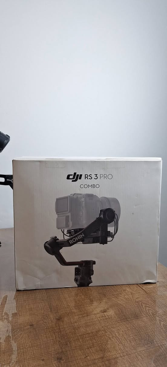 مرحبا سلام عليكم 

كاميرا سوني a7iii
 وعدسه سيكما 70_28 
ورنين rs3 pro combo 
استعمال شخصي 
شتر الكاميرا 12 الف 
للبيع السعر الكلي 3,600,000 
العنوان سليمانية 
***********
واتساب
