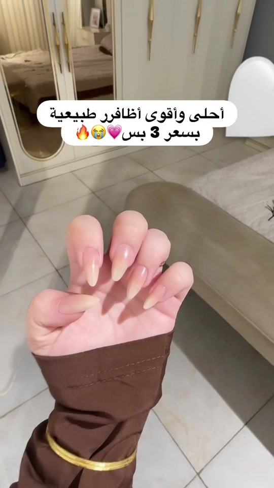حجز واتساب ***********

نص مكتوب في الصور:
- أحلى وأقوى أظافر طبيعية بسعر 3 بس 🔥😭💖