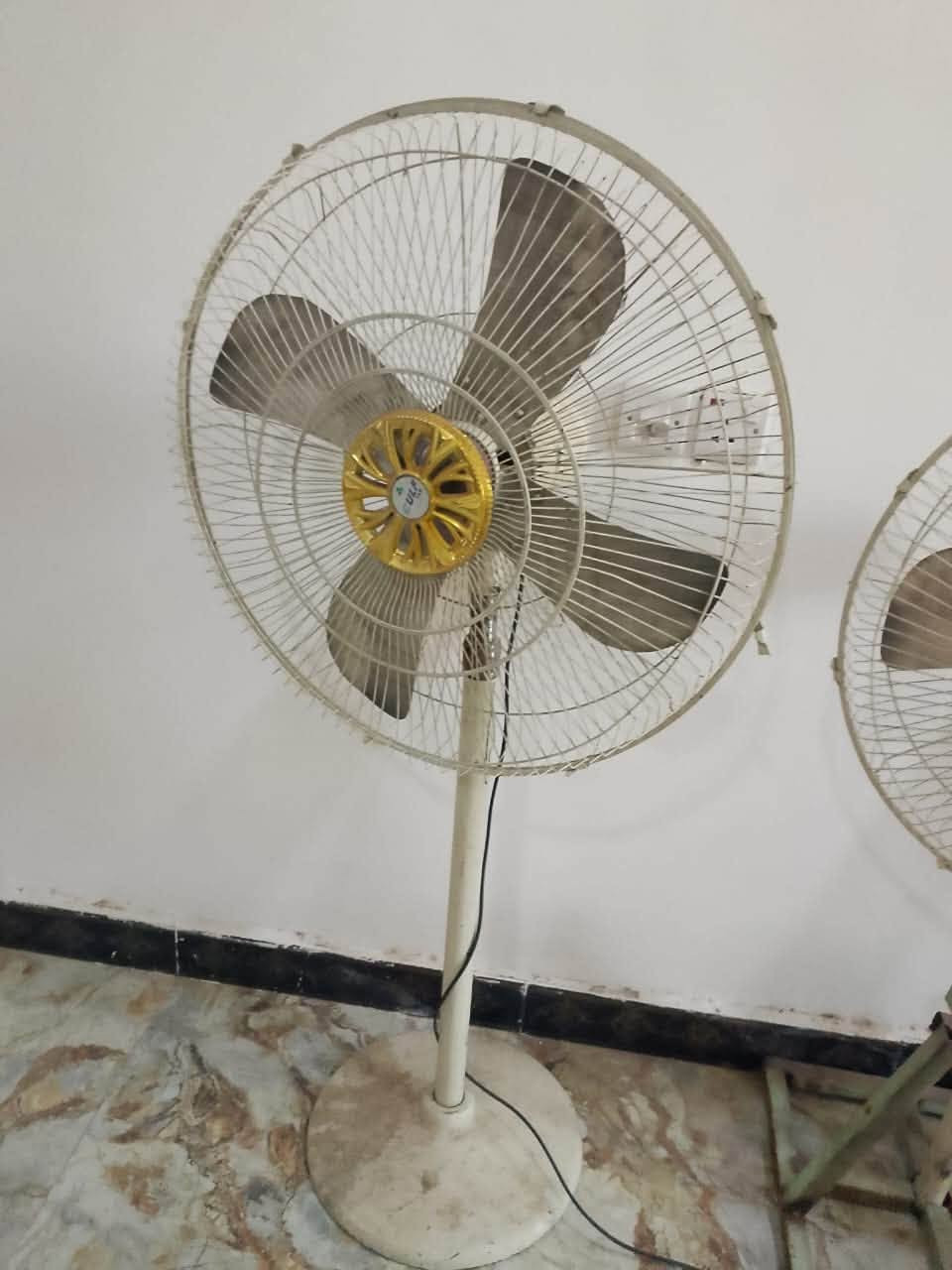 سلام عليكم
بنكات ثنين شغالات 
وحده نقصها كابستر 
وثانيه تشتغل بس لازم تحركها كبل تشتغل 
حط سعرك وبخدمتك
***********
