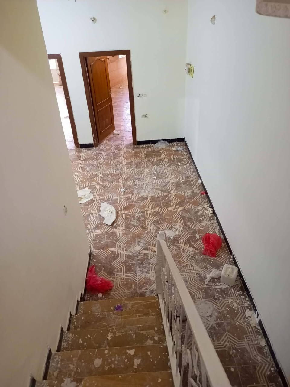🏠✨ للإيجار – بيت 175 ✨🏠 
الموقع /حي الجامعه شارع عشرين 

📍 المواصفات:

🛋️ استقبال 
🏢 صالة 
🛏️ غرف عدد 2
🚿 مجموعة صحيات متكاملة
🍽️ مطبخ 
🌤️ ارضية بورسلين 
💼 كراج سيارة طارمة 

📞 للاستفسار: ***********
