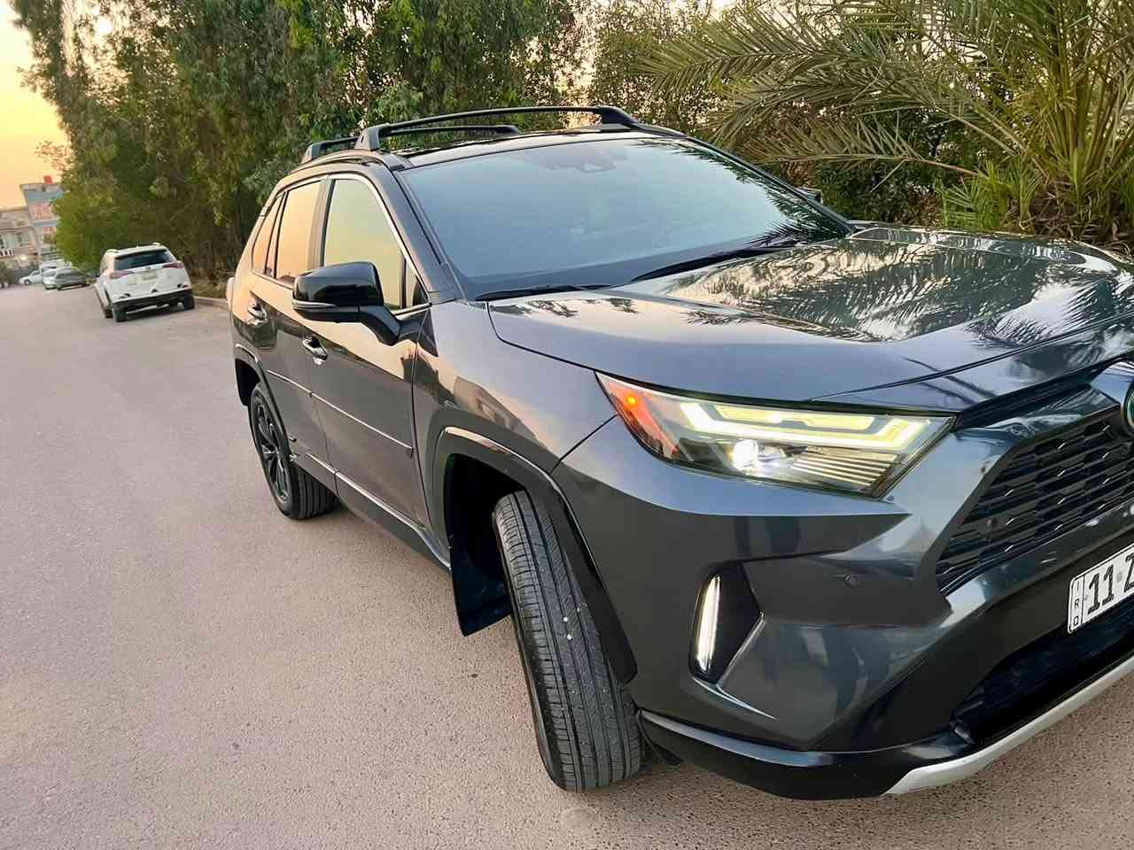 السلام عليكم 
راف فور هايبرد موديل 25 فول مواصفات xse خمس كامرات ماشية 8000 ميل بعدها زيرو 
رقم بغداد باسمي تحويل بنفس اليوم
قطعة وحدة صبغ فقط

هاي الصور كدامك سيارة عروس تصليح بلادي على ايدي وكلشي اصلي تجي وتشوف بعينك

صور الحادث خاص او وتساب
***********
مكان السيارة بغداد غزالية

