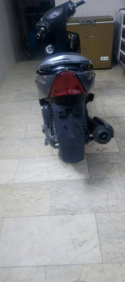 السلام عليكم دراجه للبيع gtr ثعلب
سرعه 140
ياباني نوزل خط واحد عرقجين
كهربائيات شغاله من دشبول طوافه اشاير دبل اشاره سكنات لايت عالي ناصي بك لايت  كلهاشغاله

فيت بم جديد 
نوزل جديد
دبلات خلفيه جديده 
مكينه مجفته قبل شهر
كفرات كما موضح بل صور واحد بي كسر ومبين بل صوره الكفر الصفح

نواقصها 
جويتر و فلتر شوته

السعر 450 مجالها بسيط جداً

بكاني بغداد حي اور 

رقم الهاتف *********** متواجد واتساب
