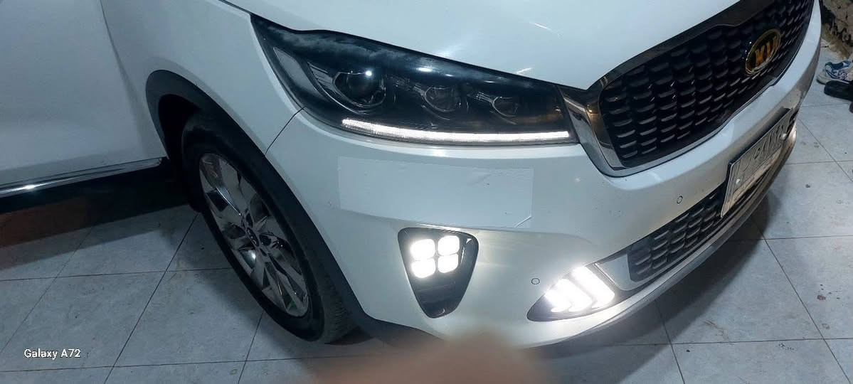 سيارة سورنتو ٢٠١٨ شكل ال٢٠  محدث اصلي ٧راكب v6 رقم بغدادكير محرك شركة مواصفات شاشة لمس تحكم ستيرن جهتين بصمة ترحيب وبصمة تشغيل اشاير بالمري مري شفط كراسي كهرباء جنطة كهرباء حساسات أمامية وخلفية تبريد ٣ قطع سيارة بيهه بعد.موتصفات  بارد باب الخلفي أمامكم بالسونار ولا مبين ابد السعر ٢١٣ بيهه مجال بسيط حك الجية المكان ديوانية المركز ***********
