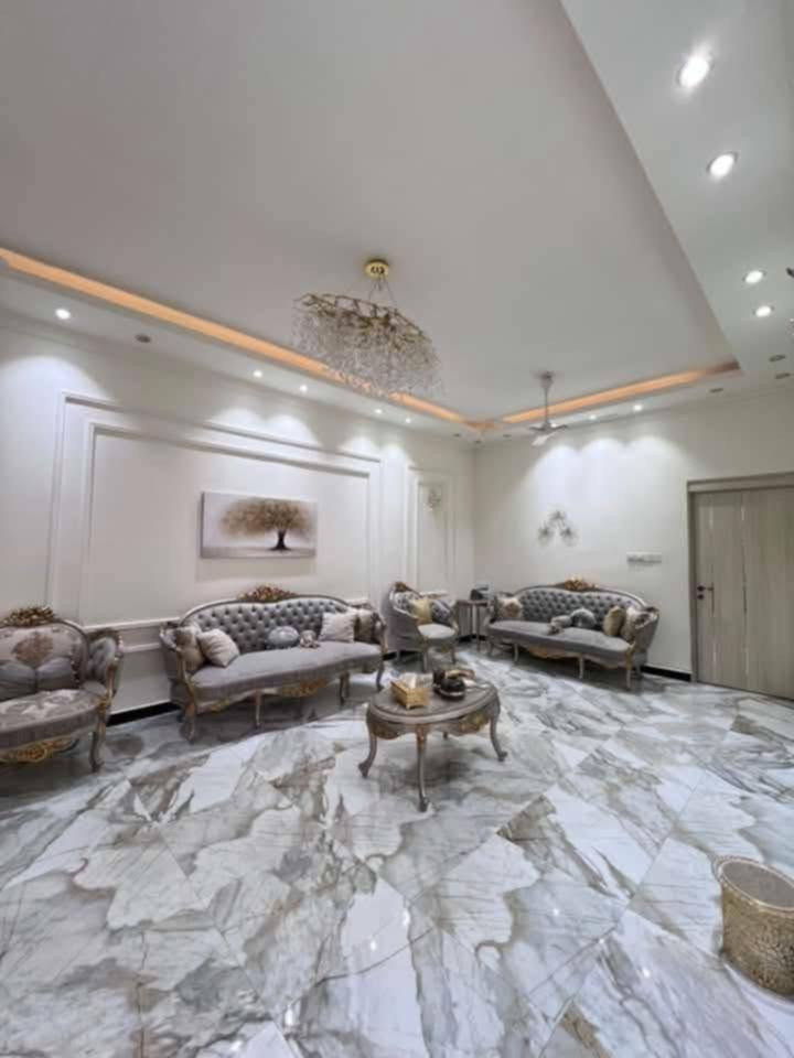 تحفة عقارية للبيع بيت طابو صرف بناء حديث للبيع السعر 190 مليون 
🏘️دار للبيع طابو صرف ٢٠٠م  بناء حديث بالبكرلي الاولى بشارع 20 قرب اسواق جنات 
✅يحتوي على (نوم٢،هول،صاله،مطبخ،مجمع صحيات ) كراج سيارة 
✅بناء حديث وسقوف مغربيه 
✅العنوان البكرلي الاولى قرب قسم الصحه العامه بشارع 20 قرب اسواق جنات
✅السعر ب 190 مليون وبيه مجال للشراي جاهز للسكن تحويل مباشر باسم المشتري 
📳   للاتصال واتساب ***********
