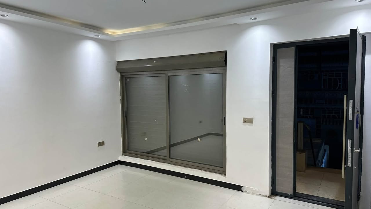 مشتمل 90 متر للايجار
سلام عليكم 
متوفر مشتمل 90 متر طابق اول للايجار 
يحتوي على صاله و2 غرف نوم وحمام ومطبخ 
مشتمل زيرو معزول تام درج خارجي 
عنوان جميله محله  518 قرب جامع علي ياسين
للاتصال والاستفسار 
***********
