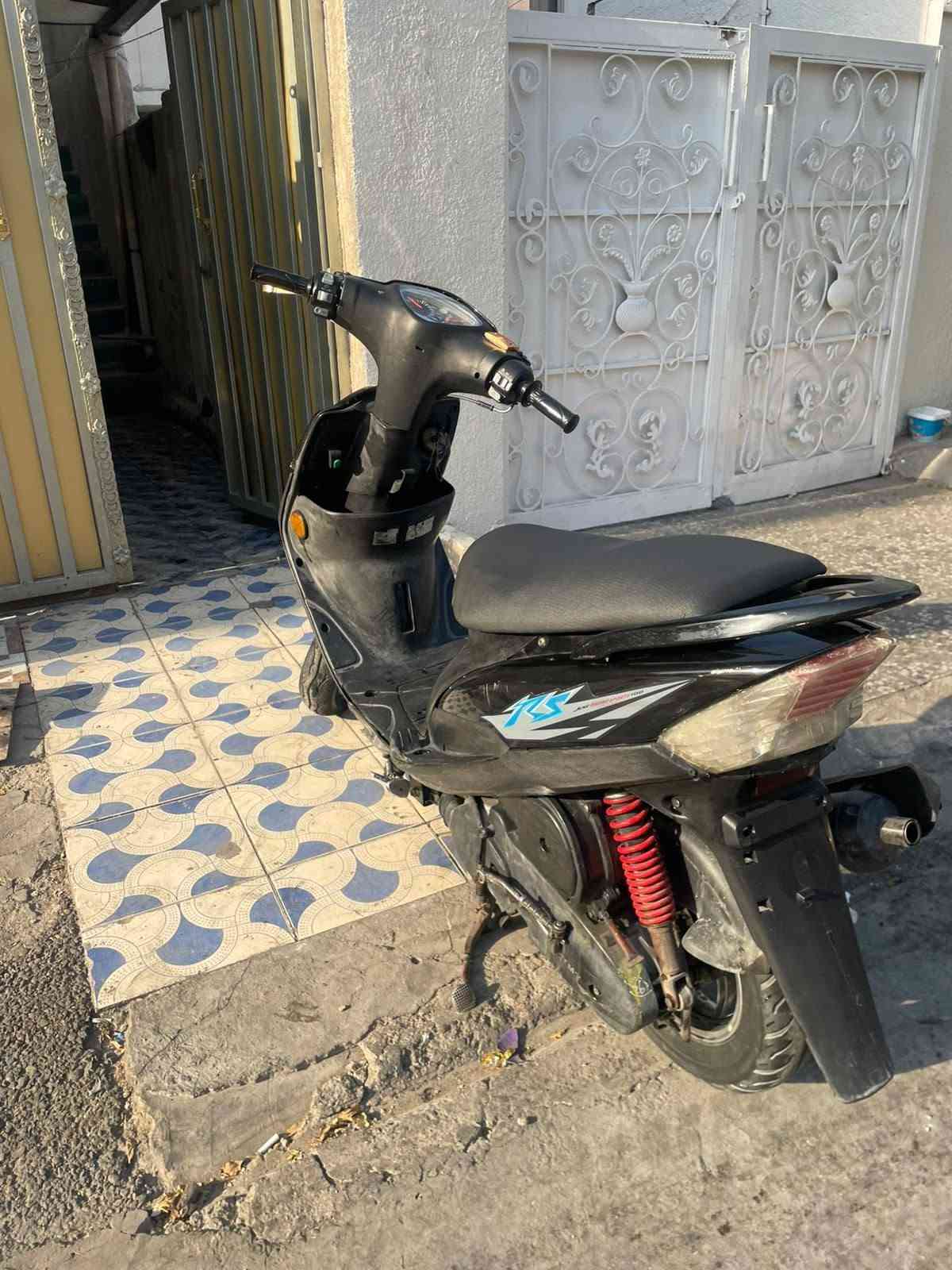 السلام عليكم ماكس عدله رمبه دراجه بيها ويلكب وشيال وستان رياضي
دراجه كلش جديده مختمه كلها 
مكينه ما مفتوحة على وضع البلاد 
السعر600 مكاني بغداد الدوره 
ورقمي***********

