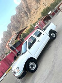 نيسان ٢٠٠٢ • مكينة ومحور • كاميرا