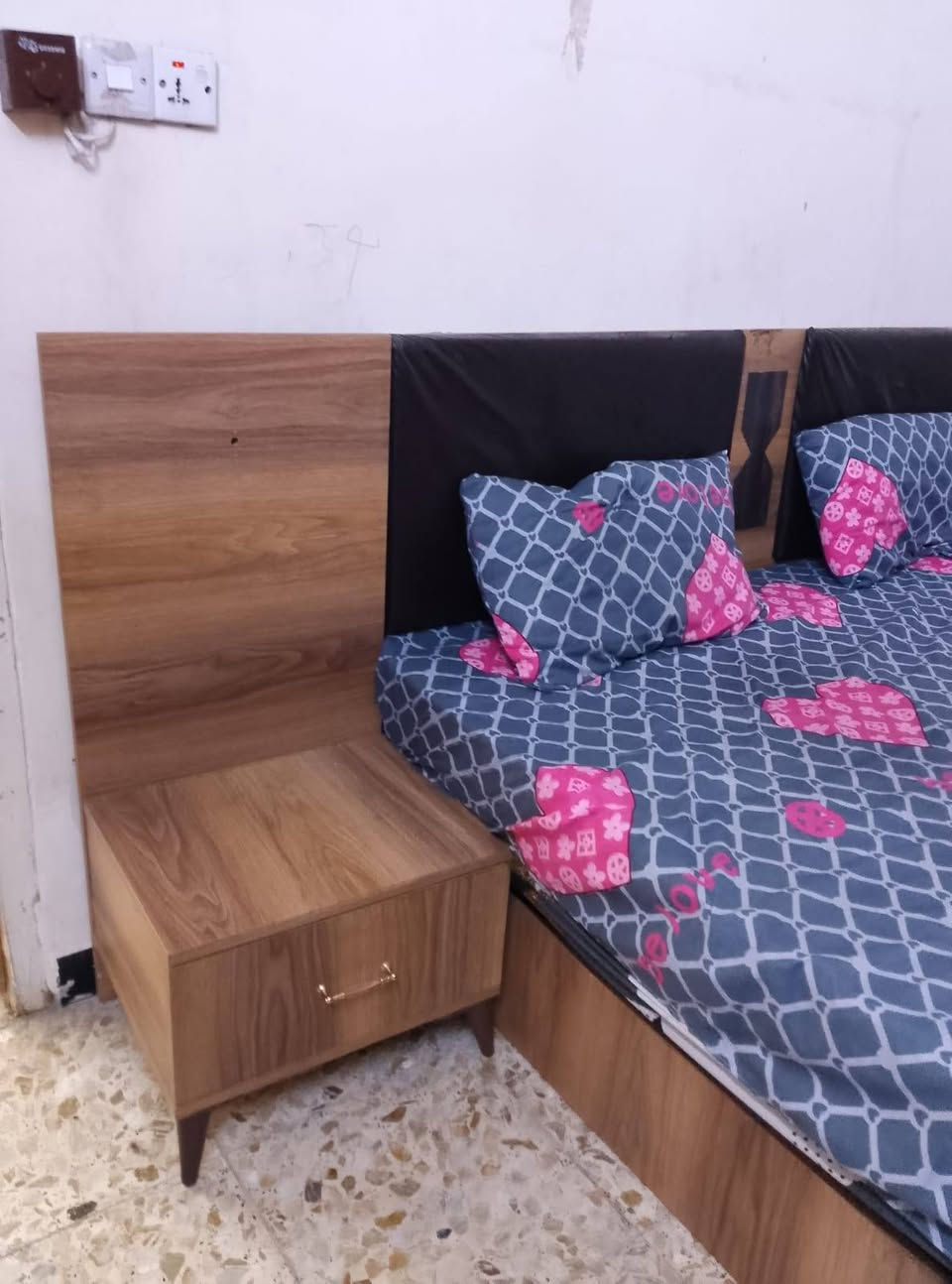 سلام عليكم كنتور للبيع وياه جربايه صوميه عراقيه دوشك اسفنج ظغط ميز مرايه كومديات 2 السعر خاص الشراي يتصل بلرقم ويدلل مستعجل على بيعته مكان بغداد البياع *********** وتساب موجود
