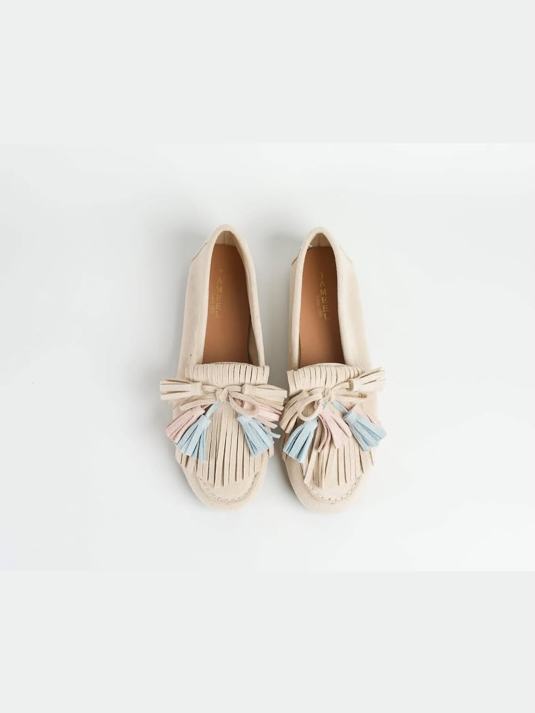 #زيزينيا_zizinia
‏#zizinia_collection 

موديلاتنا غير… وأناقتچ أهم! 👝👡
خلي كل تفاصيلچ تحچي ذوق، فخامة، ورقي
موديلات جديدة توصلچ للتميّز بخطوة واحدة 👠
لأنچ تستاهلين الأفضل دايمًا 💕
#تميزي_مع_زيزينيا

الحجز أو الاستفسار؟
راسلونا على الدايركت 💌 أو عبر واتساب 📱
📱 ***********
خدمة توصيل متوفرة داخل ذي قار وجميع المحافظات🚗
📍 عنوانا:
📍الفرع الاول: الناصرية – الحبوبي – مقابل أسواق حسين نعمة
📍الفرع الثاني: الناصريه - ماس مول - الطابق الارضي
