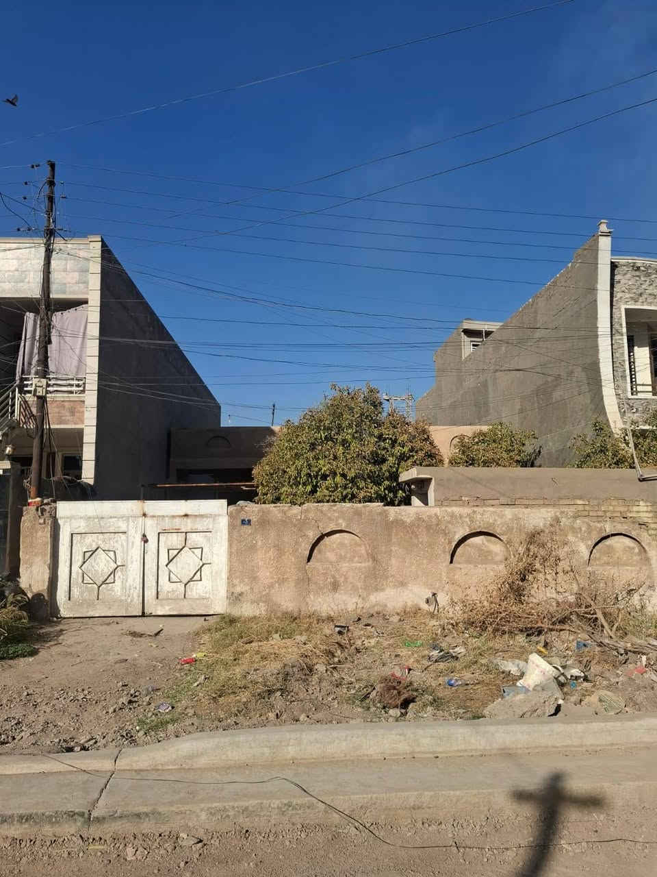 🏠 قطعة من بيت للبيع – بسعر كاع
📐 المساحة: 200 م²
📏 الواجهة: 6.25 م
📏 النزال: 32 م

📍 الموقع: المهدي الأولى – دور السكك – خلف السايلو

⚡ كهرباء 24 ساعة وغير مشمولة بالقطع المبرمج.
🛣️ التبليط زيرو والشارع حالياً تبليط جديد 

💰 سعر المتر: مليون و350 ألف دينار

📩 التواصل ***********
